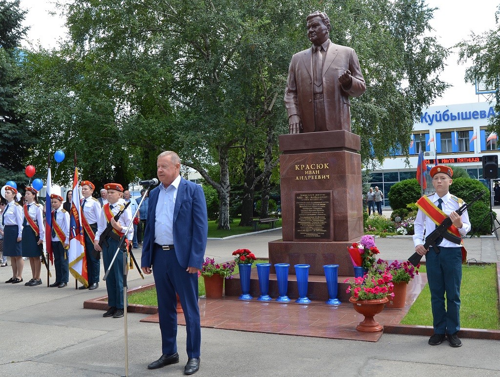 Тольяттинские химики отметили 100-летний юбилей легендарного директора, почетного гражданина города Ивана Красюка