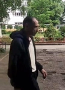 Жителей Тольятти просят помочь в поисках подозреваемого в грабеже