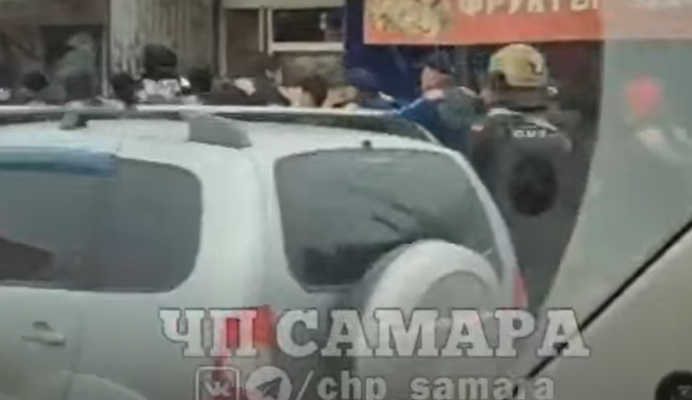 В Самаре правоохранители провели рейд по мигрантам на Кировском рынке
