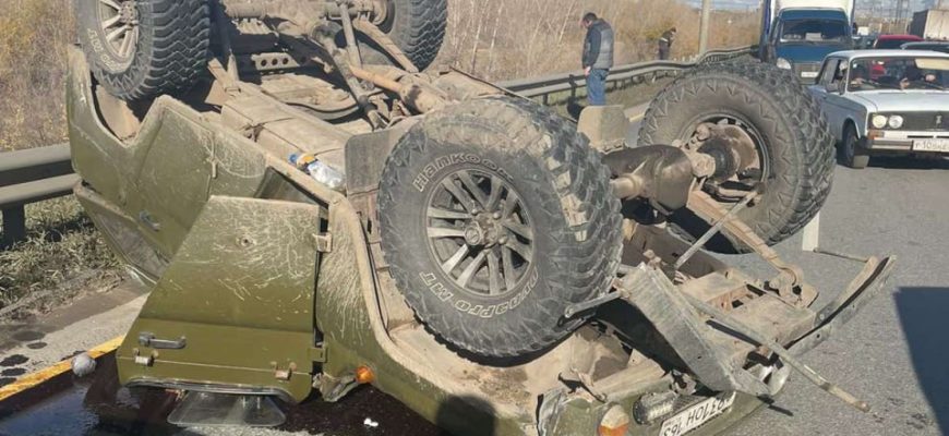 В Самаре на Южном шоссе перевернулся УАЗ