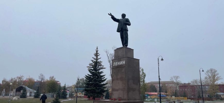 В парке Центрального района Тольятти открыли памятник Ленину