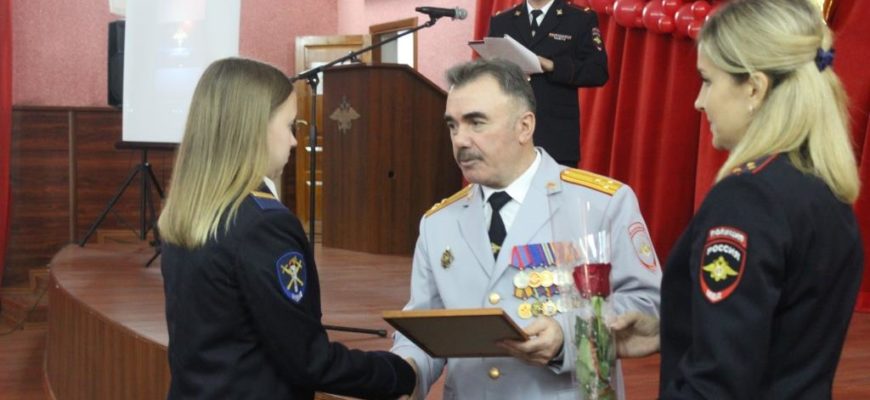 В Тольятти сотрудникам полиции вручили награды и присвоили очередные звания