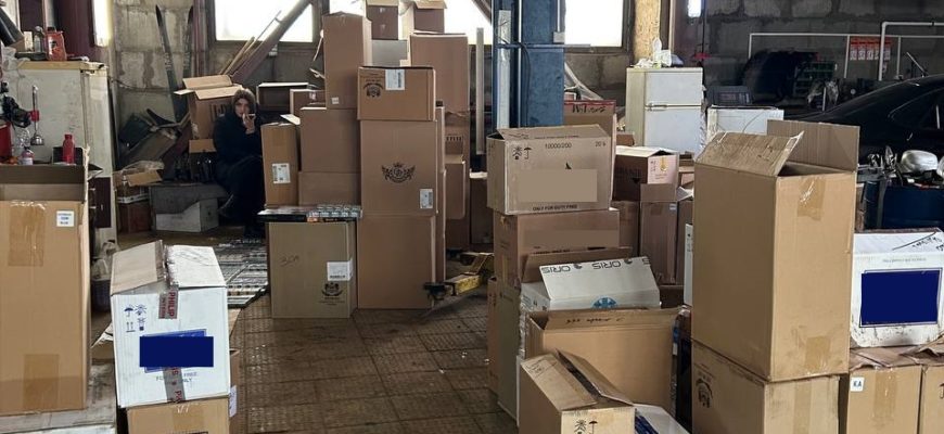 На складе в Тольятти таможенники обнаружили более 93 тыс. пачек нелегальных сигарет