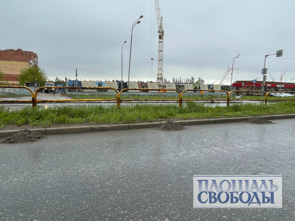 Могучие кучки: в Тольятти дорожники бросили прибордюрную грязь