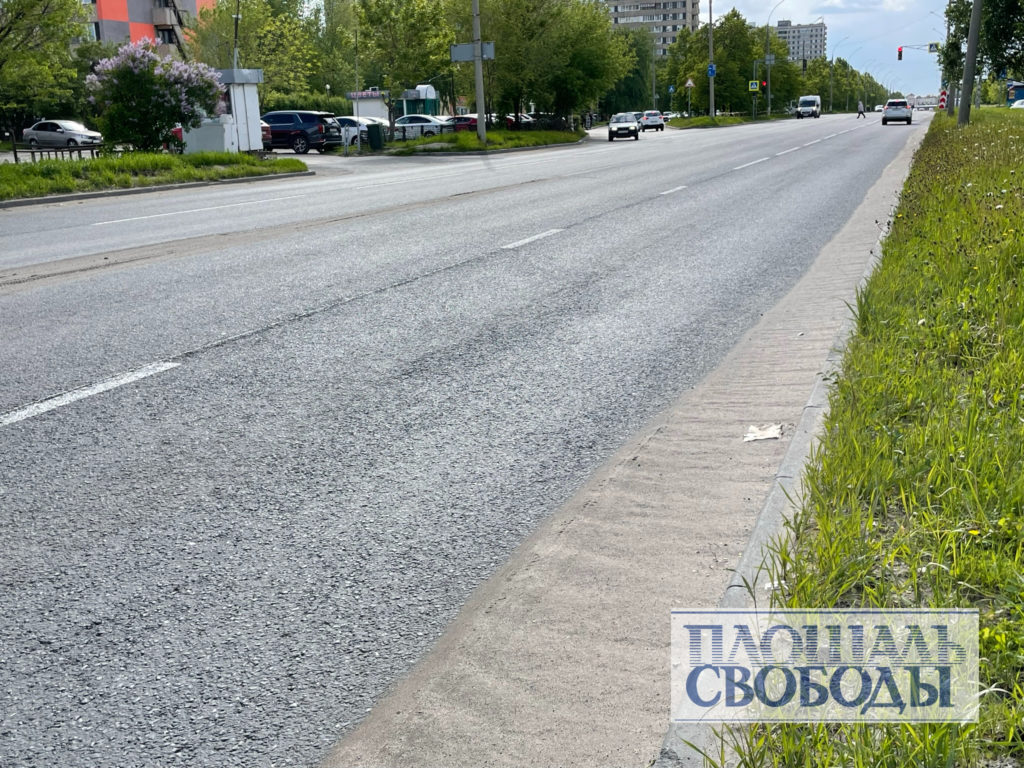 Могучие кучки: в Тольятти дорожники бросили прибордюрную грязь