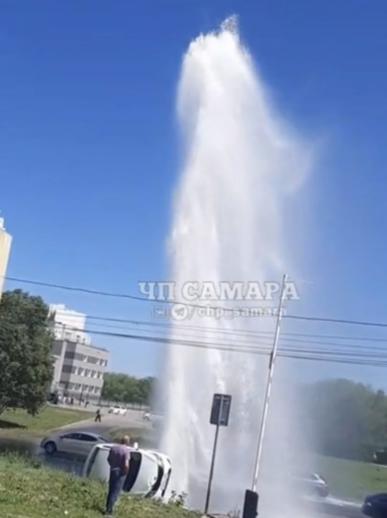 В Самаре перевернуло автомобиль во время гидравлических испытаний