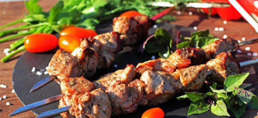 Спрос на продукты для шашлыка растет на фоне снижения общих продаж мяса