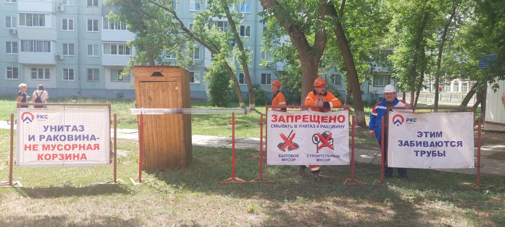 В Тольятти жителям поставили деревянный туалет 