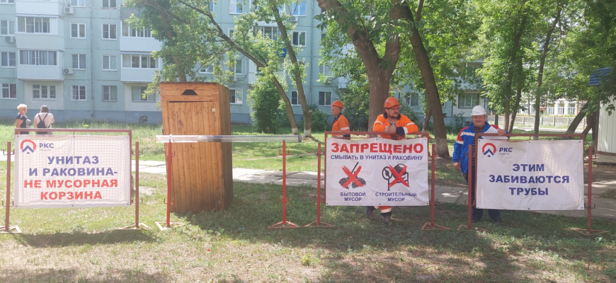 В Тольятти жителям поставили деревянный туалет В Тольятти жителям поставили деревянный туалет