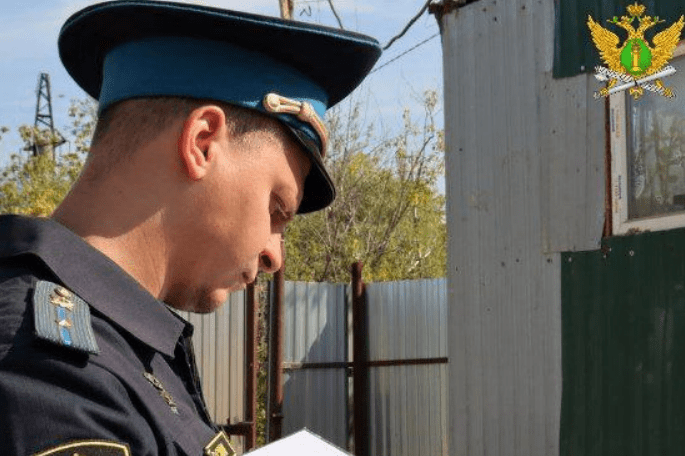 В Тольятти приставы обеспечили закрытие доступа к заброшке у стадиона «Труд»