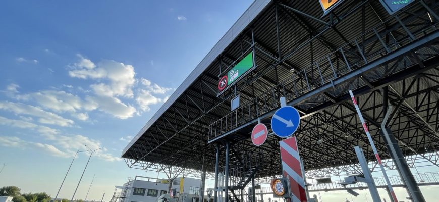 Обход Тольятти на второй день после открытия встал в пробке