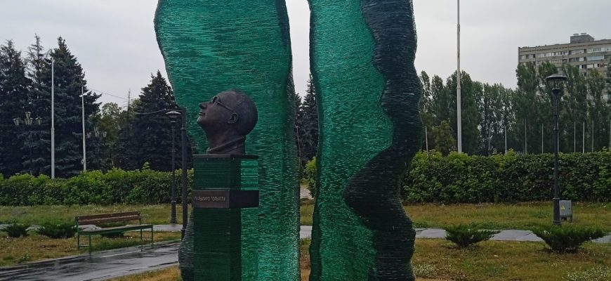 Художник Александр Фокин работает с эксклюзивными технологиями по стеклу, которых никто в мире повторить не может