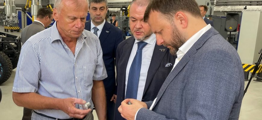 Заместитель руководителя администрации президента РФ Максим Орешкин ознакомился с инновационно-технологическим парком ТГУ