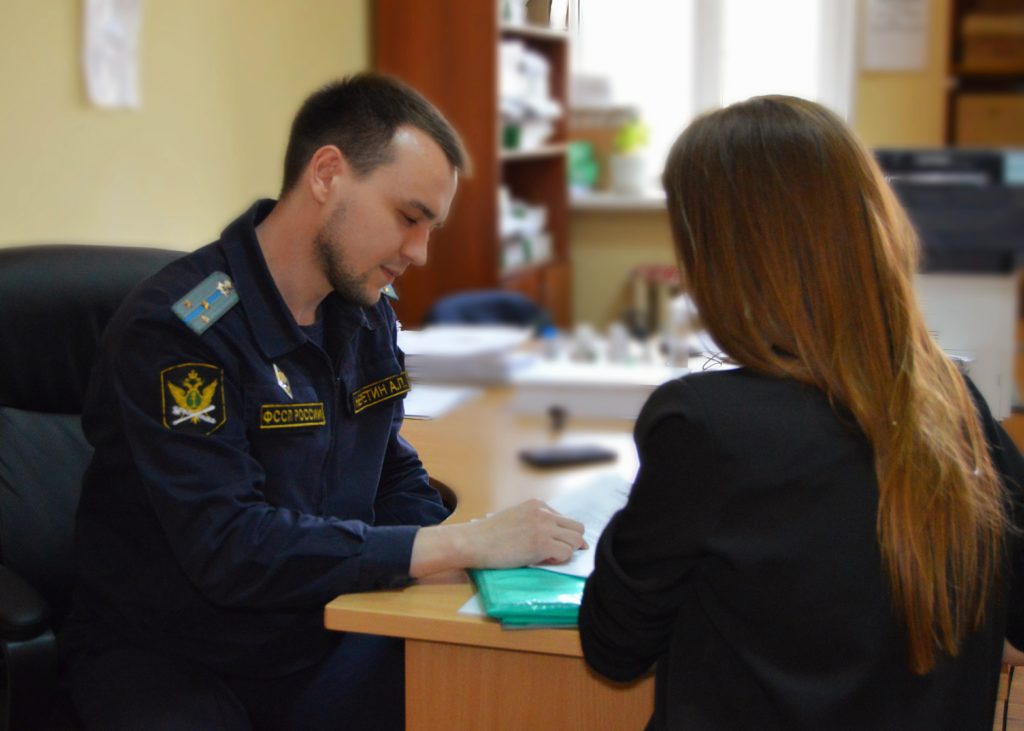 В Тольятти незаконно уволенную женщину восстановили в должности через суд