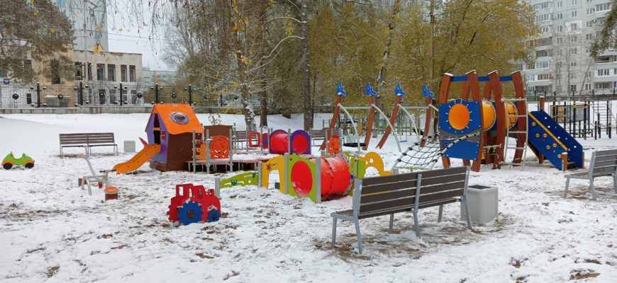 В Тольятти в Комсомольском парке открылись три новые детские площадки