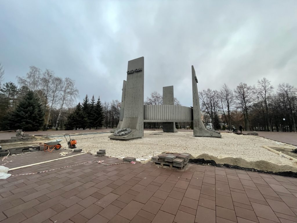 В Тольятти ремонт основания Вечного огня в Парке Победы планируют завершить в срок
