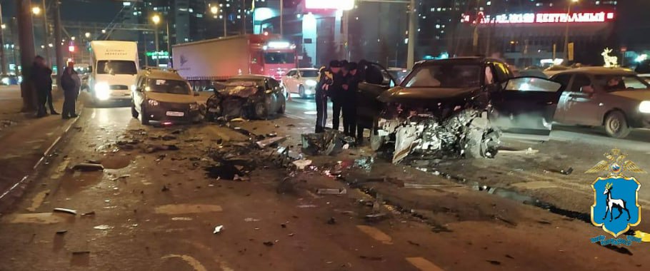 В Самаре на Московском шоссе произошло смертельное ДТП с тремя автомобилями