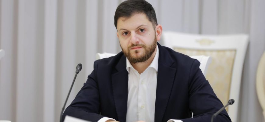 Генеральным директором ФК «Крылья Советов» назначен Роберт Тер-Абрамян Генеральным директором ФК «Крылья Советов» назначен Роберт Тер-Абрамян