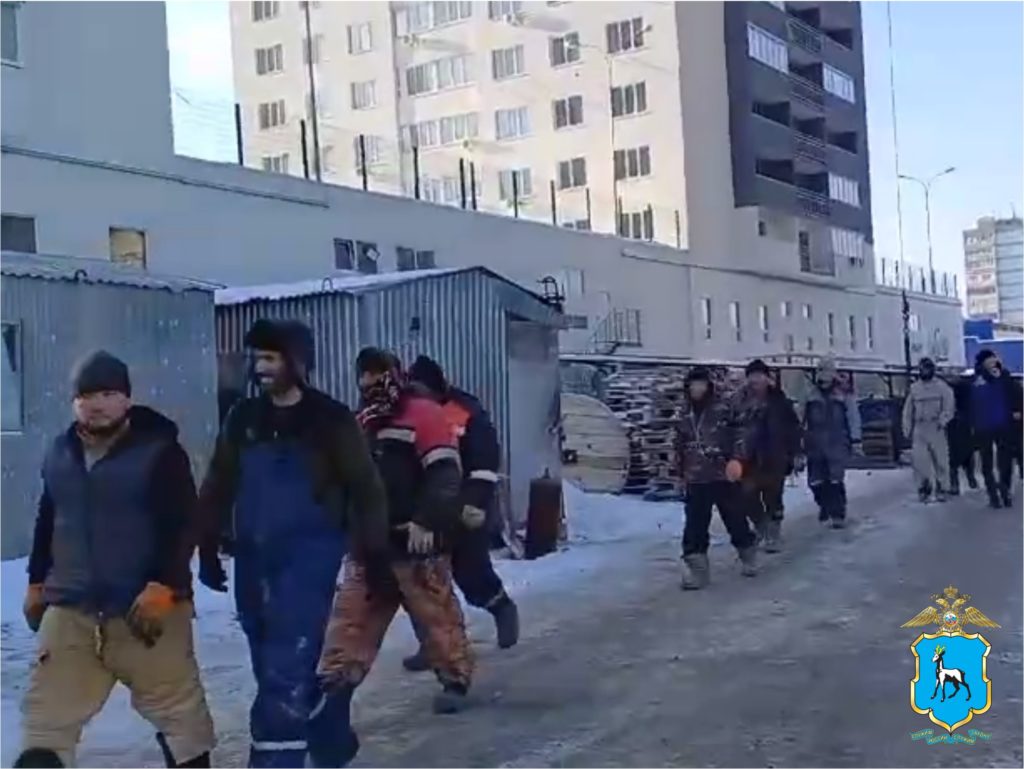 В Самаре полицейские нагрянули на стройку с мигрантами