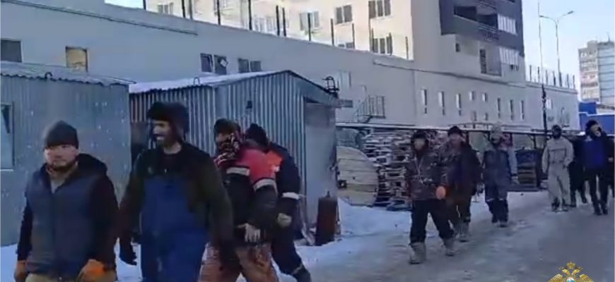В Самаре полицейские нагрянули на стройку с мигрантами
