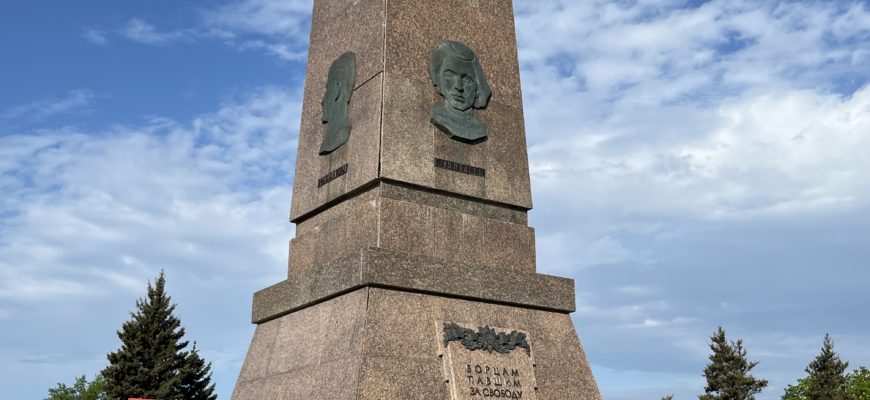 До и после: в Тольятти продолжится восстановление памятных мест в честь 80-летия Победы