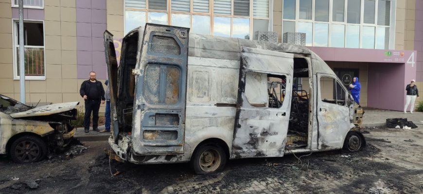 В Тольятти пожар уничтожил «Газель» и повредил 9 автомобилей