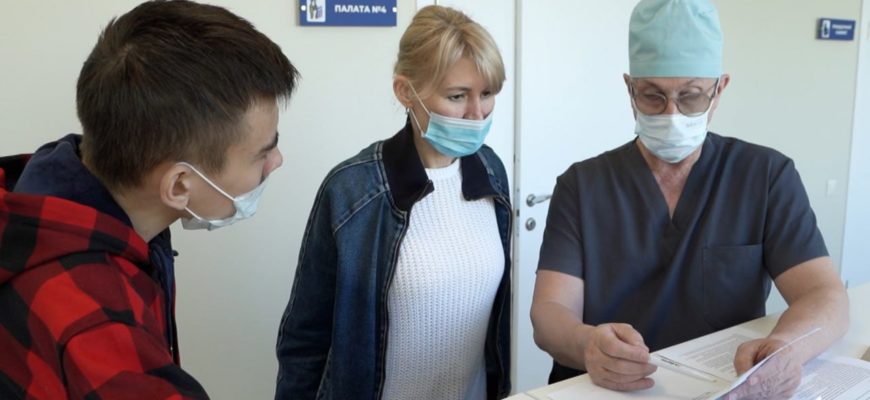 Самарскому 17-летнему юноше пересадили почку матери