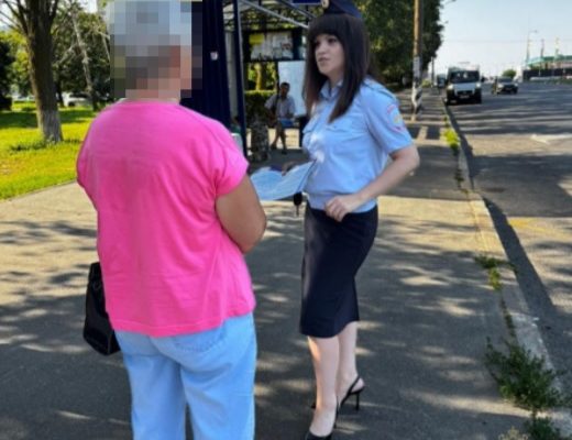 У пожилой тольяттинки на остановке похитили рюкзак с 600 тыс. рублей