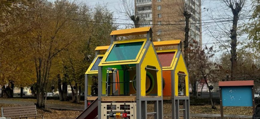 В Комсомольском районе Тольятти открылась новая детская игровая площадка В Комсомольском районе Тольятти открылась новая детская игровая площадка