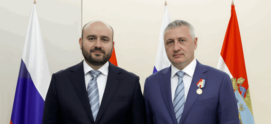 За служение людям: Денис Волков награжден почетным знаком Самарской области За служение людям: Денис Волков награжден почетным знаком Самарской области