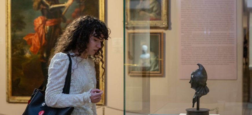 В Эрмитаже открылась выставка «Искусство портрета. Личность и эпоха» В Эрмитаже открылась выставка «Искусство портрета. Личность и эпоха»