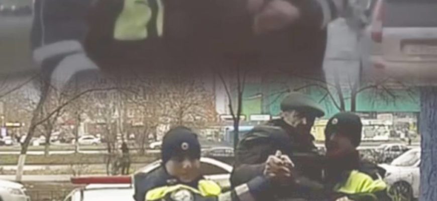 Инспекторы ДПС Тольятти оказали экстренную помощь мужчине