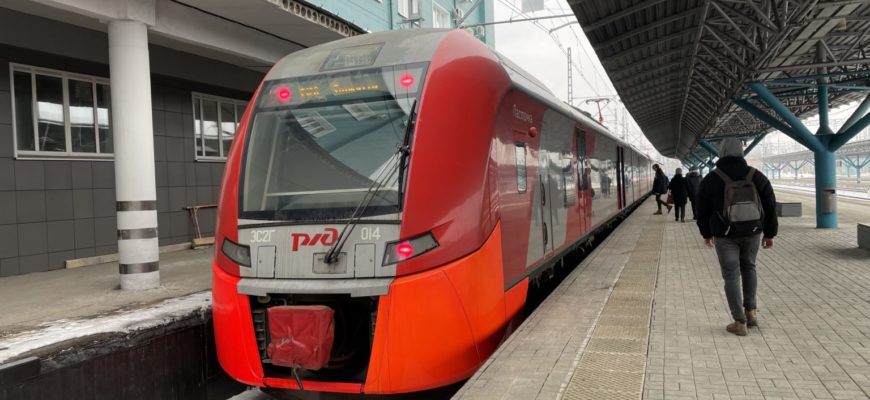 В Тольятти на ж/д переезде автомобиль попал под «Ласточку» В Тольятти на ж/д переезде автомобиль попал под «Ласточку»