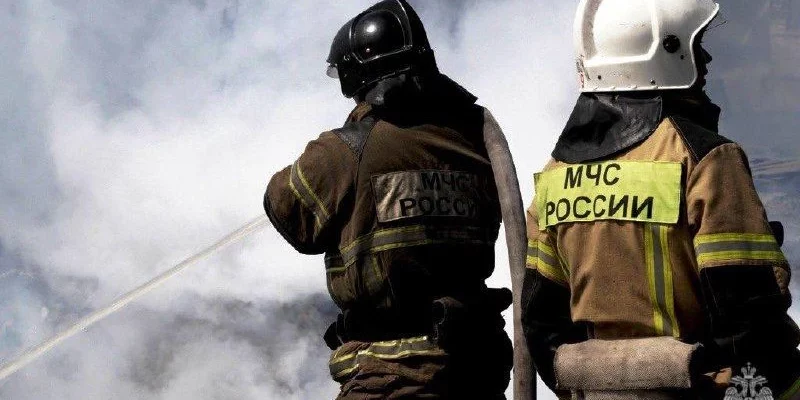 В поселке под Тольятти тушили крупный пожар в частном доме