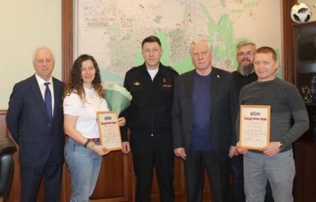 В Тольятти педагог и волонтер удостоены благодарностей за помощь полиции в спасении подростка