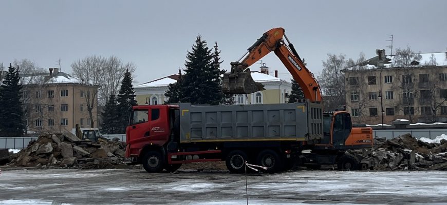 В Тольятти стартовало долгожданное обновление главной площади, но чиновники не спешат раскрывать размер вложений