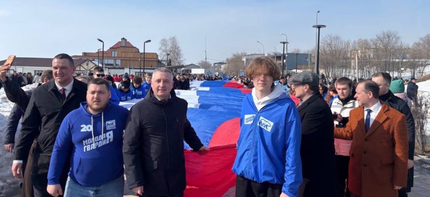 И снова русская весна: сотни тольяттинцев приняли участие в торжествах в честь присоединения Крыма И снова русская весна: сотни тольяттинцев приняли участие в торжествах в честь присоединения Крыма