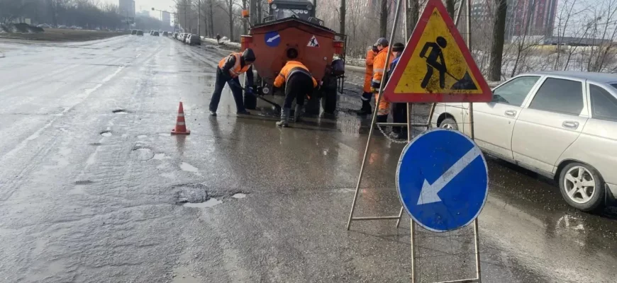 В Тольятти досрочно приступили к уборке прибордюрной грязи В Тольятти досрочно приступили к уборке прибордюрной грязи