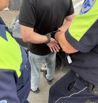 В Ставропольском районе инспекторы ДПС заметили нервного пассажира и нашли 11 граммов наркотиков