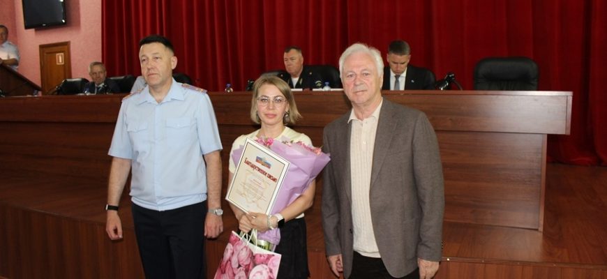 В Тольятти сотрудница банка предотвратила хищение 200 тыс. рублей у пенсионерки В Тольятти сотрудница банка предотвратила хищение 200 тыс. рублей у пенсионерки