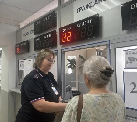 Жители Тольятти поблагодарили сотрудников отдела по вопросам миграции за помощь Жители Тольятти поблагодарили сотрудников отдела по вопросам миграции за помощь