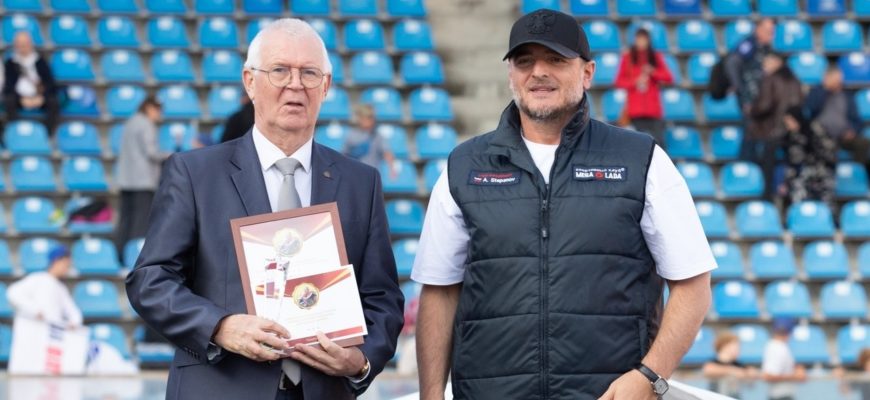 В Тольятти наградили победителей премии «Негромкое добро» В Тольятти наградили победителей премии «Негромкое добро»
