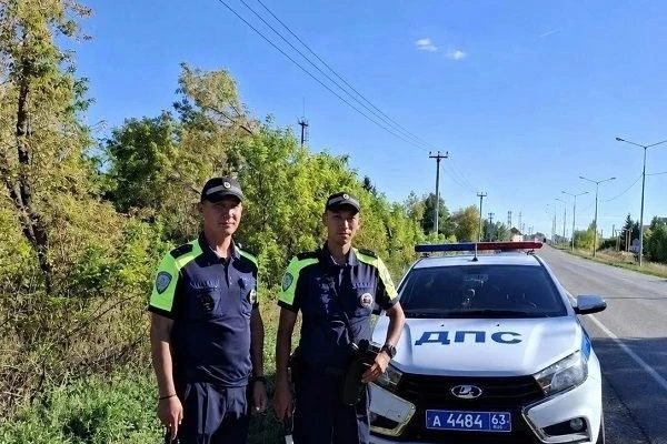 В Самарской области сотрудники полиции спасли жизнь мужчины, доставив его в больницу в критический момент