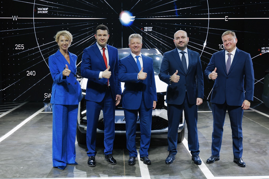 На АВТОВАЗе дан старт серийному выпуску флагманского кроссовера LADA Azimut
