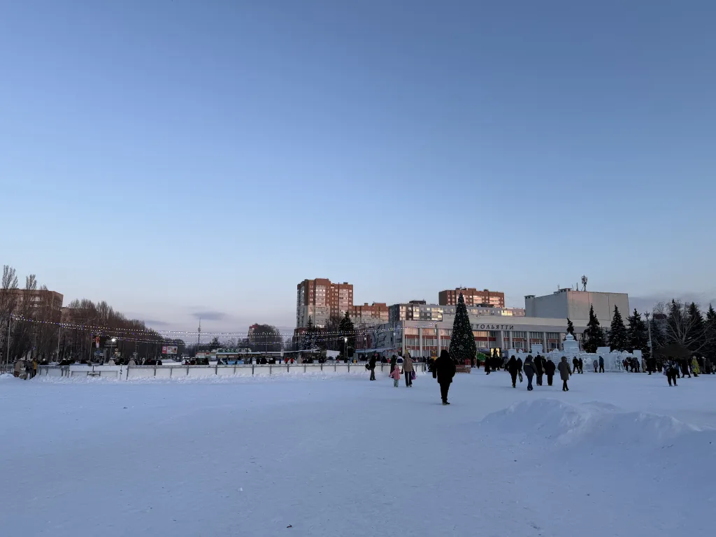 Тольяттинцы ждут новую елку на обновленной Центральной площади — Газета «Площадь СВОБОДЫ» (gazeta-ps.ru)